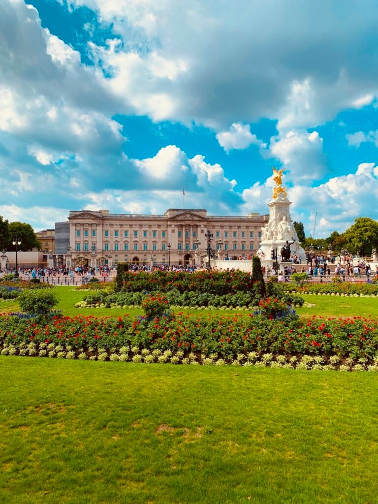 Can you visit Buckingham Palace? Expert Tips  Guide