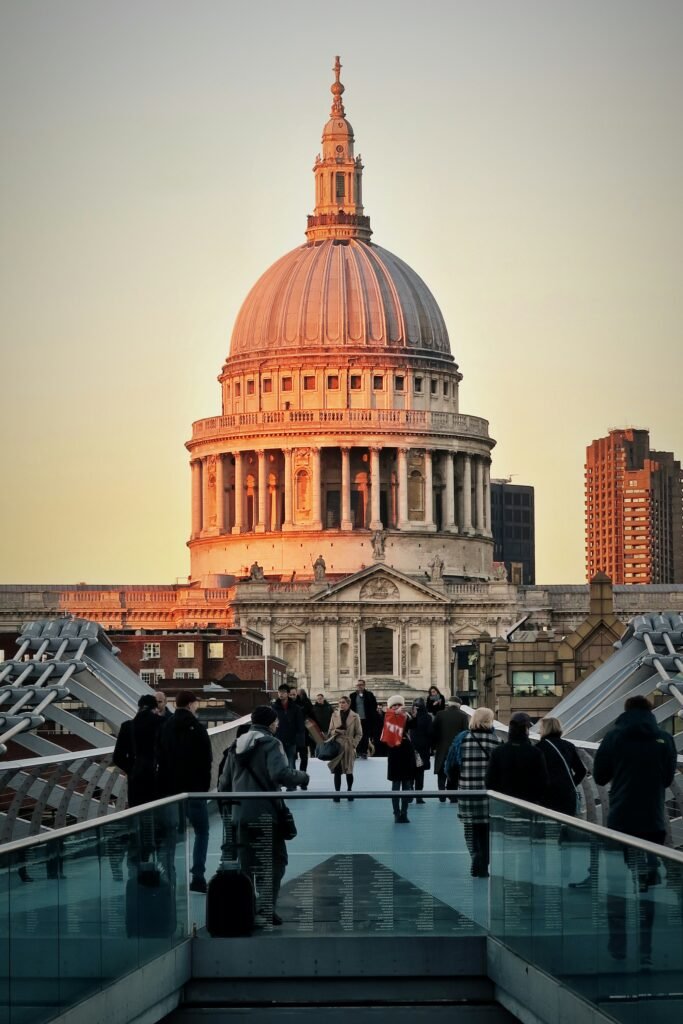 How much does a 7-day trip to London cost for people? Essential