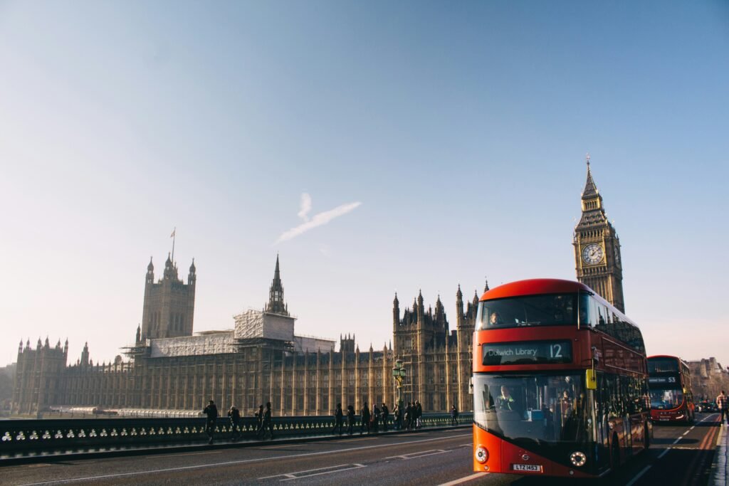 Is it okay to travel to London right now? Expert Tips Is it okay to travel to London right now? Expert Tips