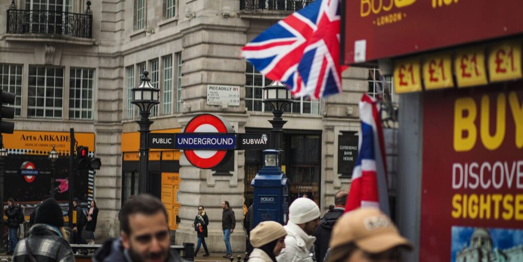 What are the best souvenirs to buy in London? Essential Picks