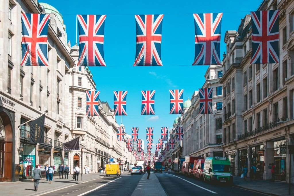 What are the best souvenirs to buy in London? Essential Picks