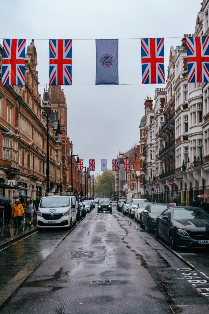What are the best souvenirs to buy in London? Essential Picks