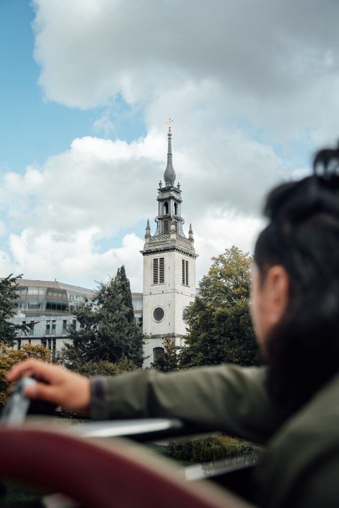 What can you see at the Tower of London? Essential Sights What can you see at the Tower of London? Essential Sights