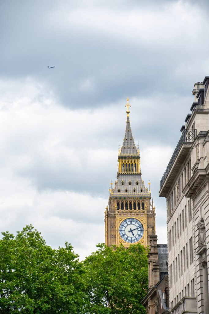 What can you see at the Tower of London? Essential Sights What can you see at the Tower of London? Essential Sights